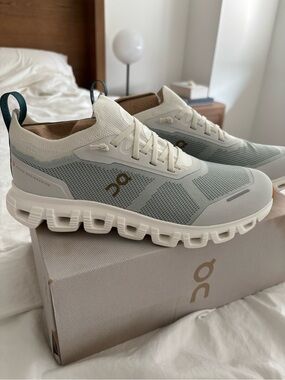 On Running Cloud 6 Versa Men’s Sneakers - BRAND NEW US 7.5 - Ice | Spirulina
